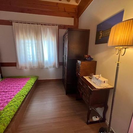 Gyeongju Hwangridan Casa De Hotell Rum bild