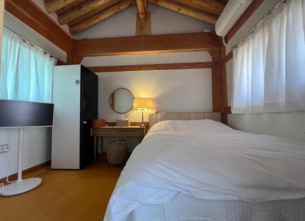 Gyeongju Hwangridan Casa De Hotell Rum bild
