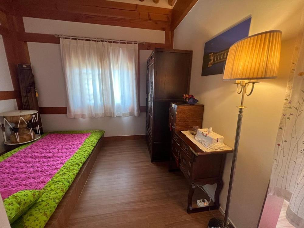 Gyeongju Hwangridan Casa De Hotell Rum bild