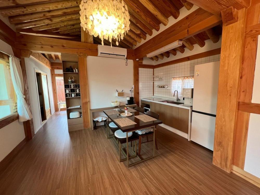 Gyeongju Hwangridan Casa De Hotell Rum bild